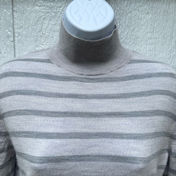 Banana Republic Women's Grey Striped 100% Merino Wool Mock Neck Sweater XS - Picture 3 of 6